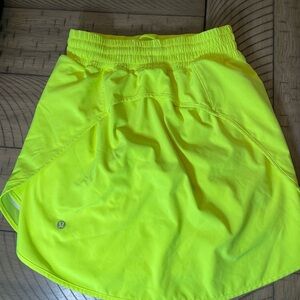 Lululemon Hotty Hot Skort Size 4 in Highlighter Yellow